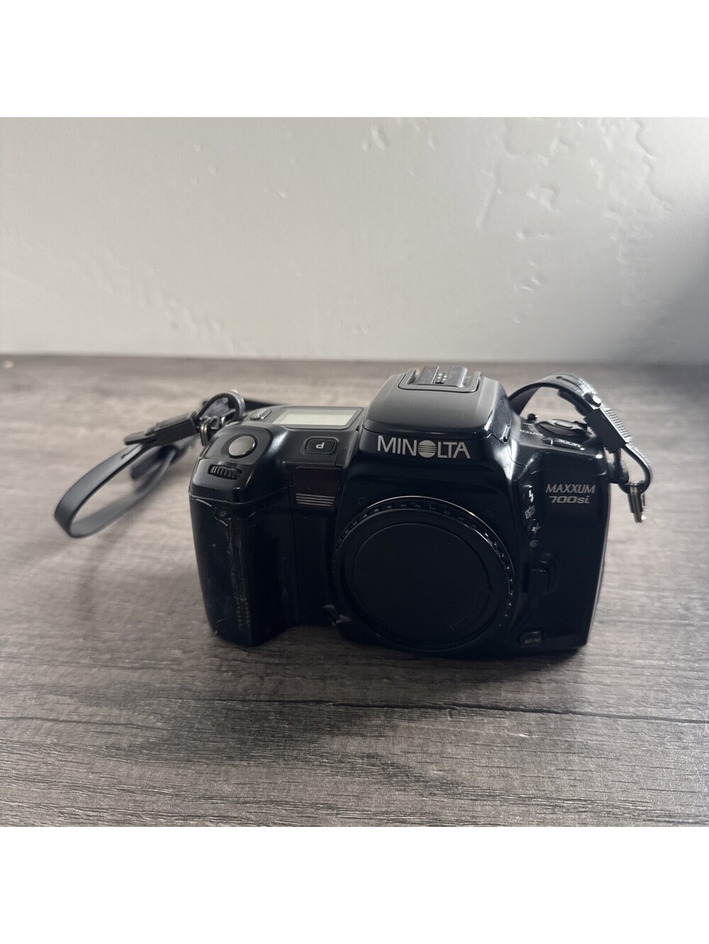 Minolta Maxxum 700si 35mm Camera Body DAMAGED SEE PICTURES
